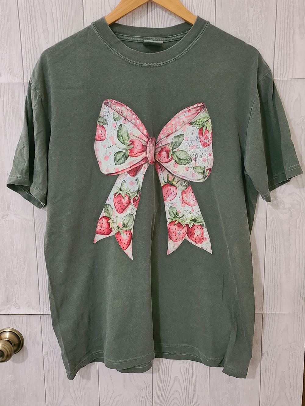 Comfort Colors Green Women's Tee with Strawberry Bow Graphic